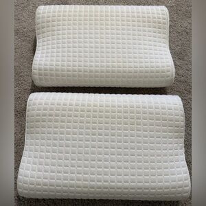 2 IKEA Rosenskarm ergonomic pillows